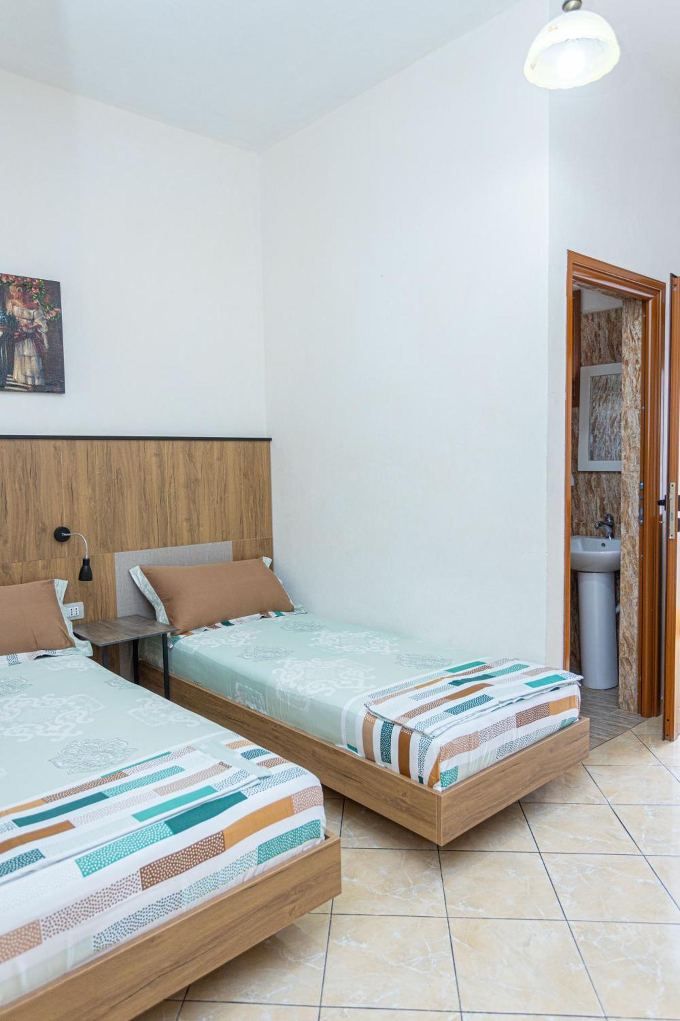 Hotel Olti Vlorë Buitenkant foto