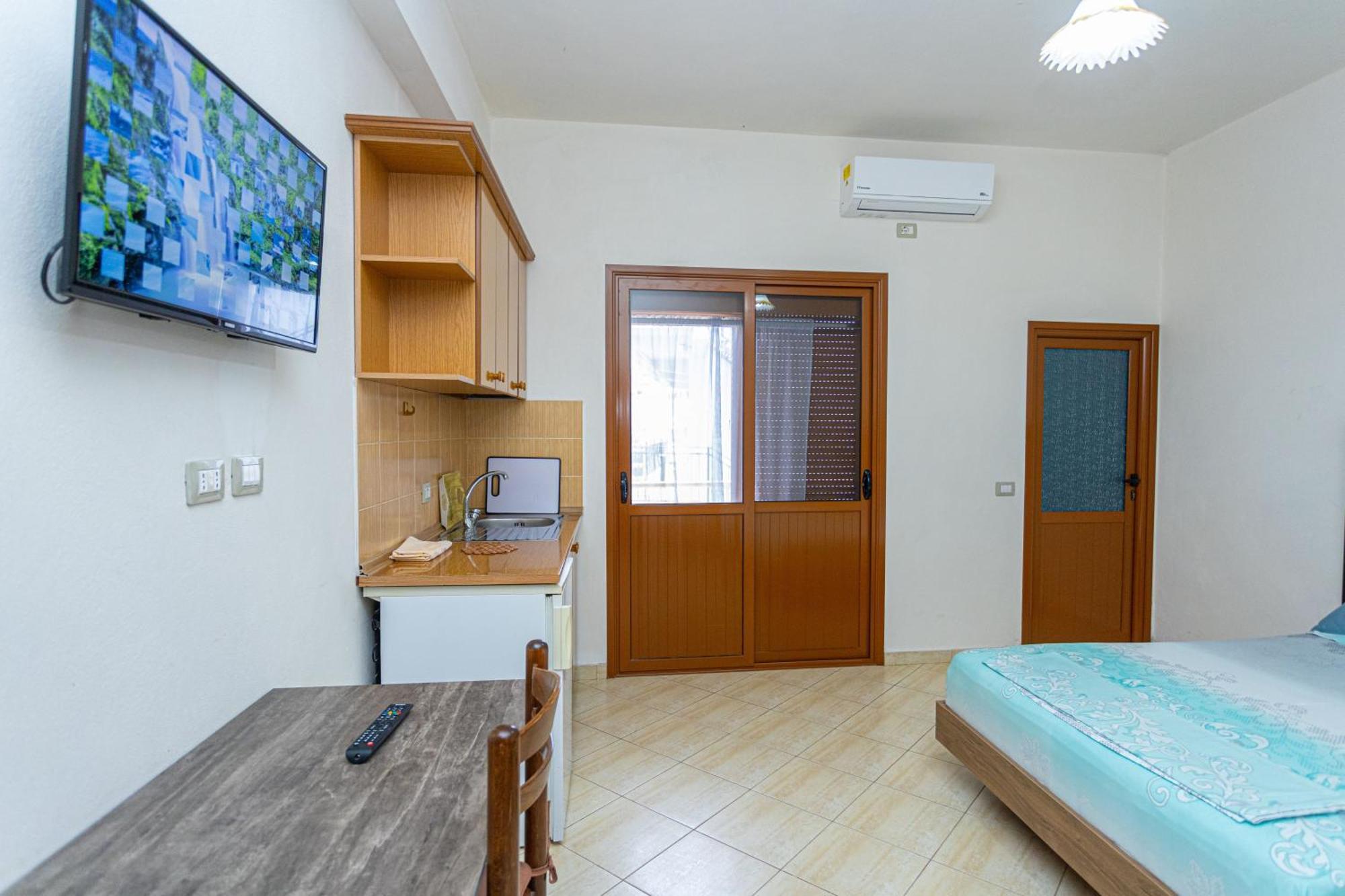 Hotel Olti Vlorë Buitenkant foto