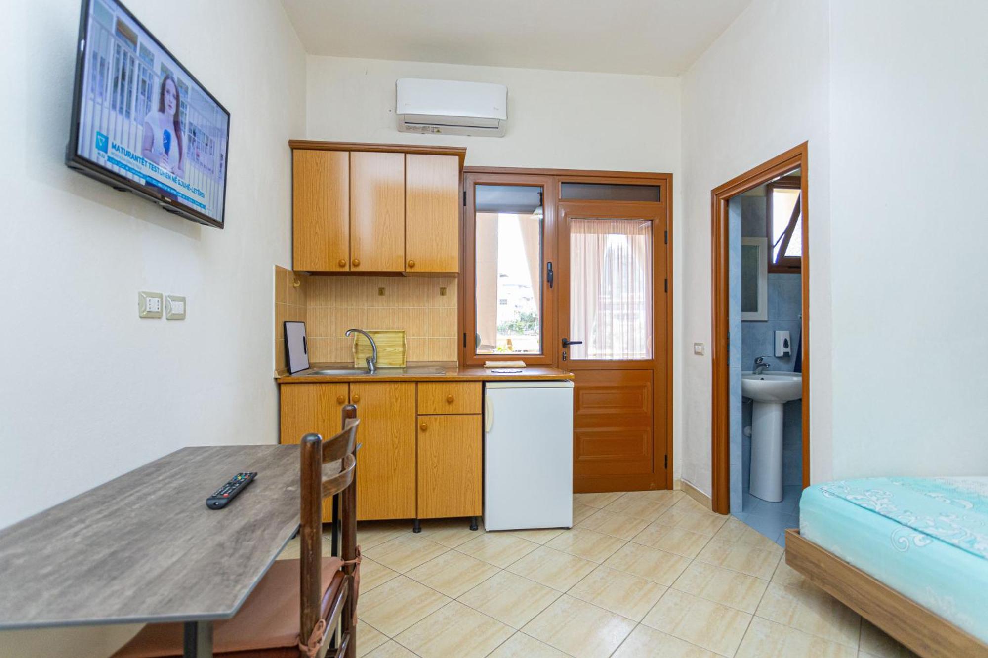Hotel Olti Vlorë Buitenkant foto