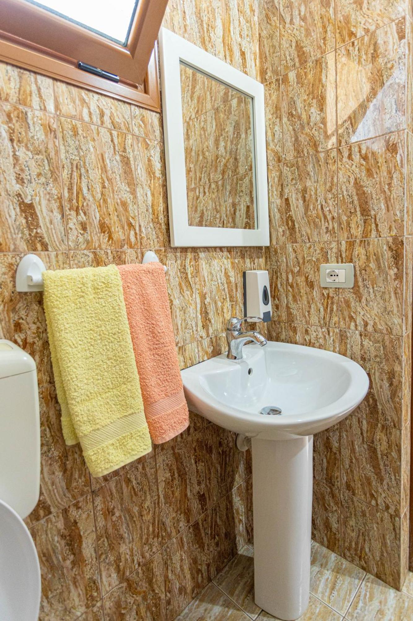 Hotel Olti Vlorë Buitenkant foto