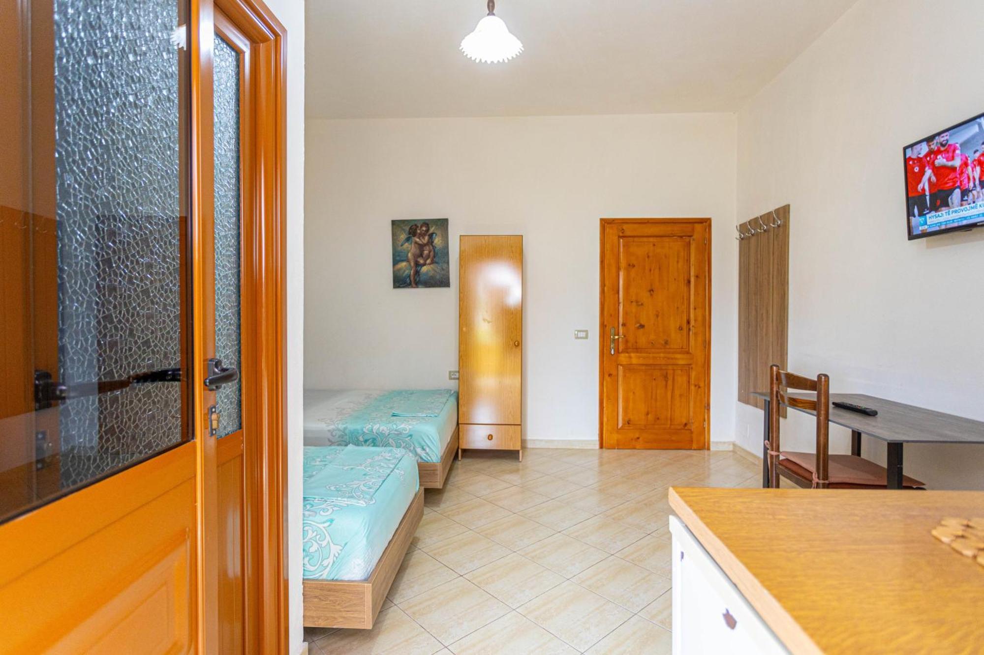 Hotel Olti Vlorë Buitenkant foto